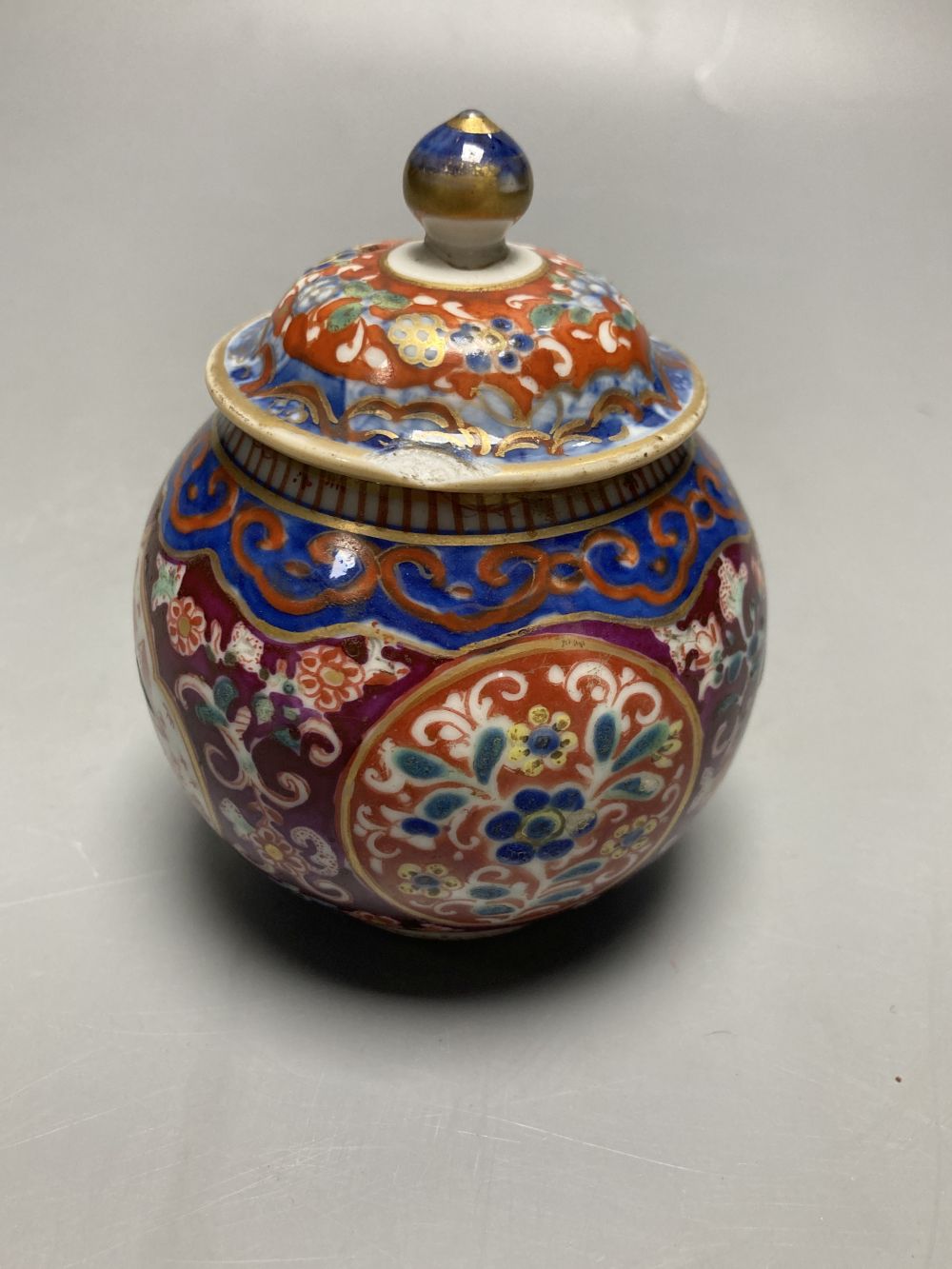 A Chinese jar and cover and a tea bowl, jar and cover height 10cm